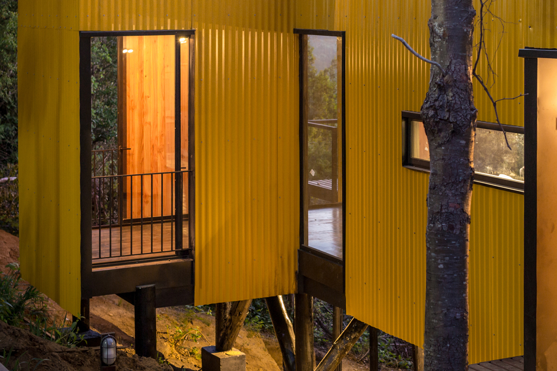 Yellow House — casa con panel SIP en Pucón, arquitecto Alejandro Soffia